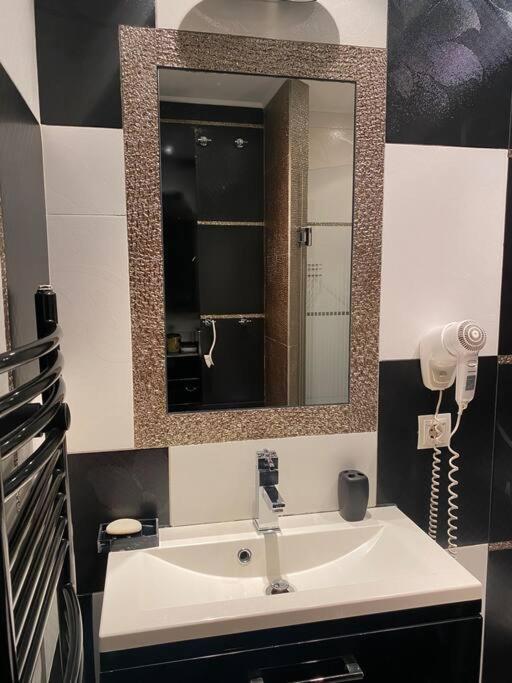 Lovely 1-Bedroom Apartament With Free Parking Sofia Exterior photo